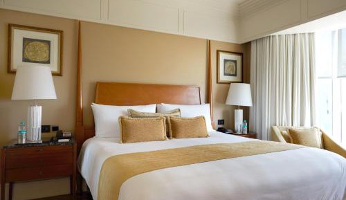 Executive Suite with Bathtub with Complimentary Airport transfer, Lounge Access,complimentary usage of meeting room for two hours per stay