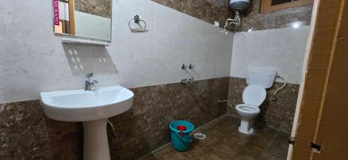 Deluxe Double Room (2 Adults + 1 Child)