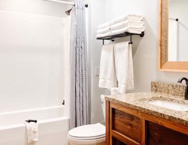Deluxe Queen Suite