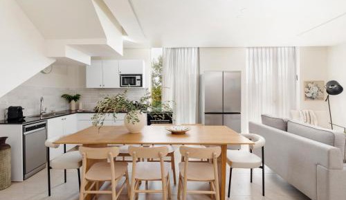 Four-Bedroom Deluxe Apartment