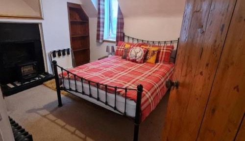 Attic Studio 1st Floor with Private Facilities