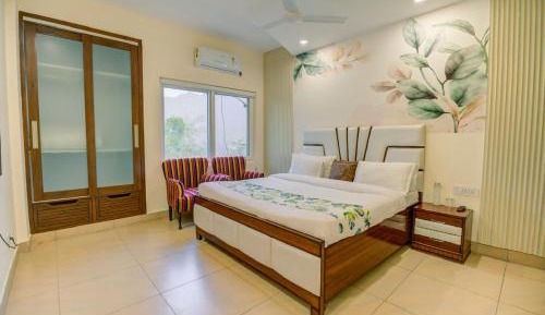 Three-Bedroom Apartment with Mountain View