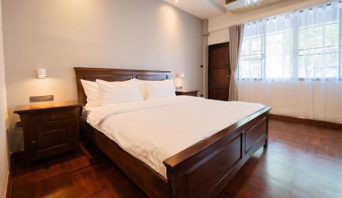 Superior One-Bedroom Apartment with Balcony