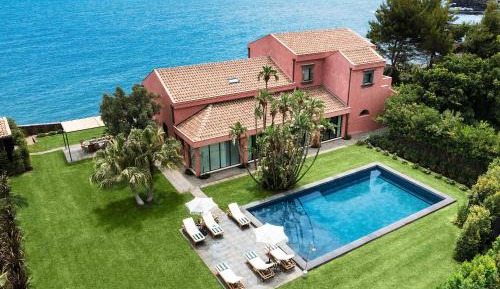 Villa - Beach Front