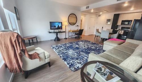 Two Bedroom Deluxe Apartment on Hewitt