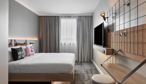 Cozy Queen Room
