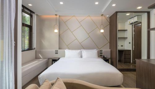 Premier King Room with Bathtub