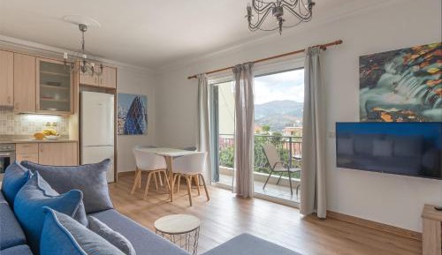One-Bedroom Apartment with City View