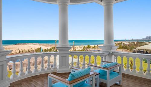 Royal Villa Five Bedroom With Sea View