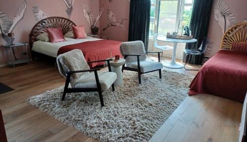 Deluxe Double Room (2 Adults + 1 Child)