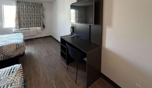 Queen Room with Two Queen Beds - Disability Access - Non-Smoking