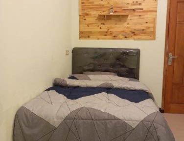 Standard Double Room with Shared Bathroom