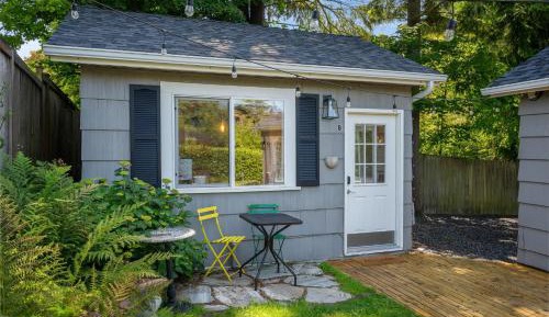 One-Bedroom Holiday Home