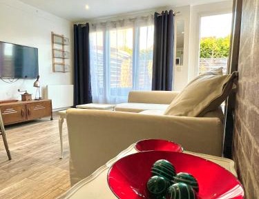 Superior One-Bedroom Apartment