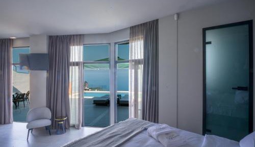 Supreme Suite Panoramic View with Private Heated Pool