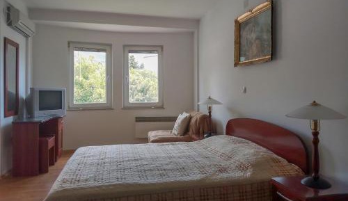 Studio (2 Adults)