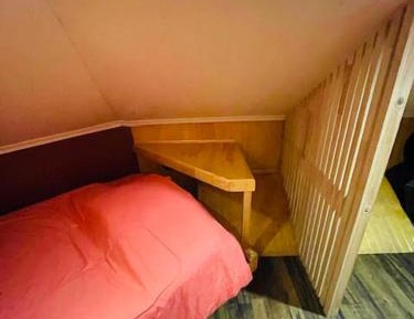 Single Room with Shared Bathroom