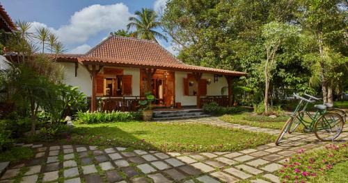 Villa with Garden View
