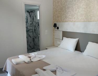 Two-Bedroom Deluxe Apartment with Balcony