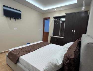 Deluxe Double Room (2 Adults + 1 Child)