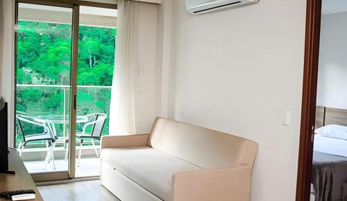 Apartment with Mountain View