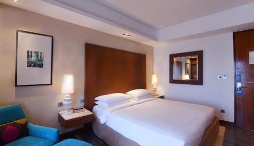 King Room with City View - Club Access