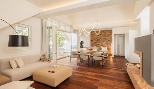 Villa A with lake view and large balcony/open fireplace