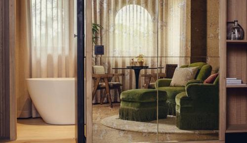 Deluxe King Suite