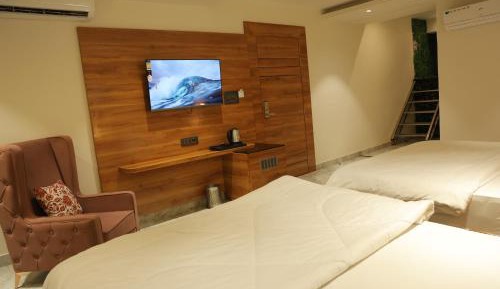 Double or Twin Room with Swimming Pool Access