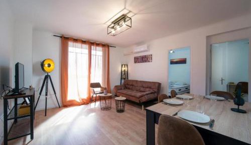 Three-Bedroom Apartment with Balcony