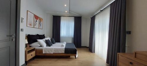 Three-Bedroom Apartment with Balcony
