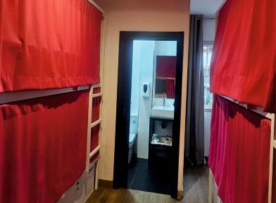 Bed in 6-Bed Mixed Dormitory Room with bathroom