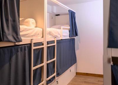 Bed in 16-Bed Mixed Dormitory Room 