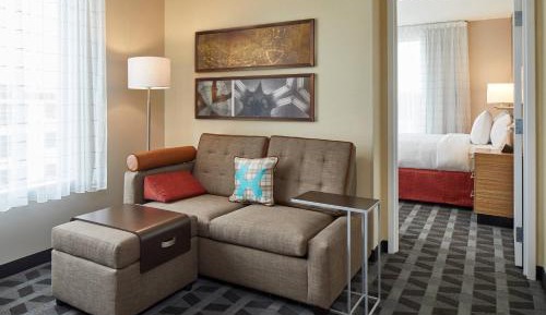 1 Bedroom suite with queen bed and a sofa