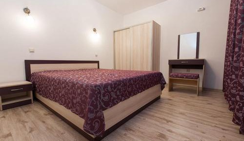 Deluxe King Studio (2 Adults + 2 Children)