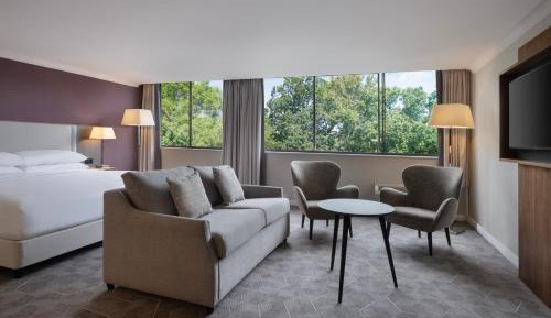Executive Signature Junior Suite with Lounge Access