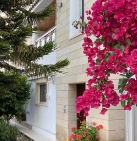 Villa with Garden View