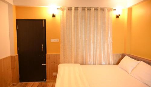 Double or Twin Room with Mountain View