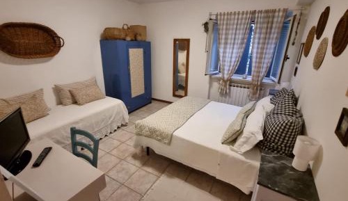 Deluxe One-Bedroom Apartment