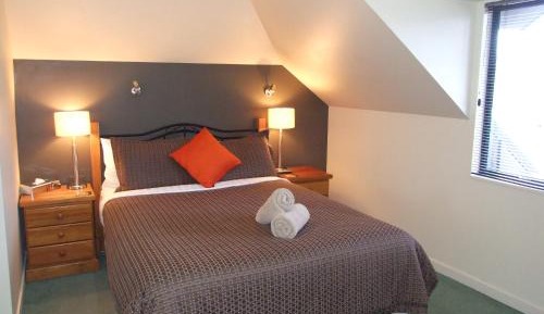 Standard Queen Room