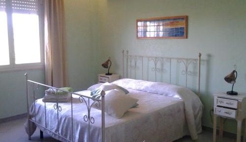 Deluxe Room (2 Adults + 1 Child)