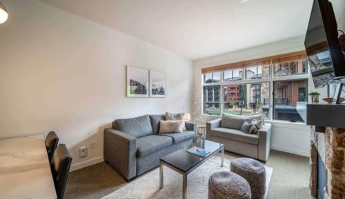 One-Bedroom Apartment with Balcony