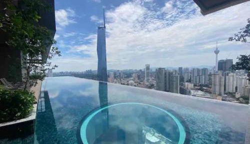 One-Bedroom Apartment with City View