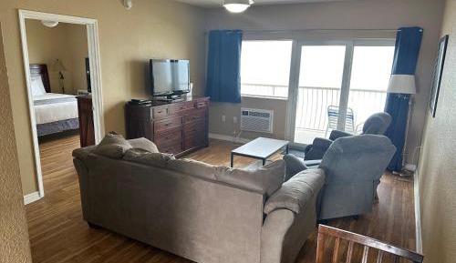 One-Bedroom Suite - Gulf and Pool View (Two Balconies)
