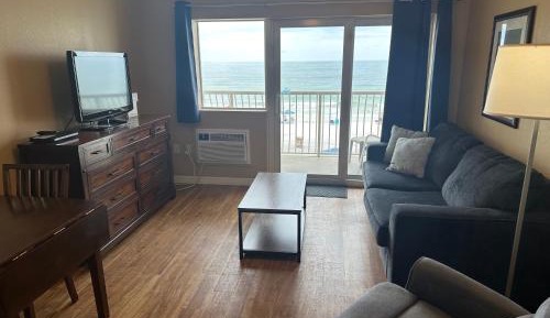 One-Bedroom Suite - Gulf and Pool View