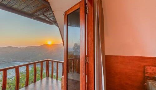 Deluxe Double Room with Balcony and Sea View