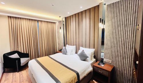 Deluxe Double Room (2 Adults + 1 Child)
