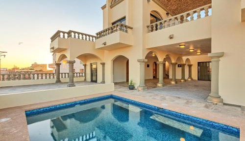 Eight-Bedroom Holiday Home