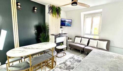 Apartment with Garden View