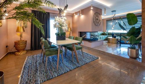 Three-Bedroom Deluxe Apartment